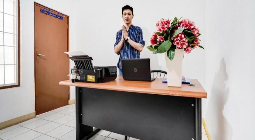 Spot On 91546 Dewi Sudirman Hotel